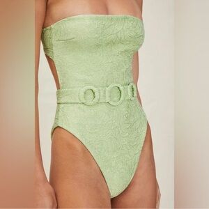‼️ISO ‼️DEVON WINDSOR ALEXANDRA ONE PIECE